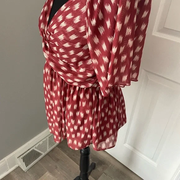 Daytrip rust and white gathered v neck baby doll style chiffon like top in Sz S - Picture 3 of 5